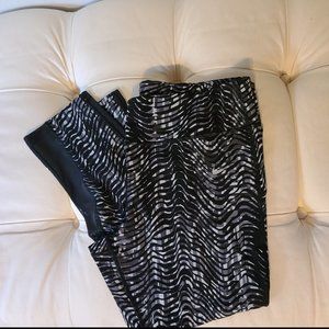 LIKE NEW - Nike Crop Dri-Fit Leggings (XL)